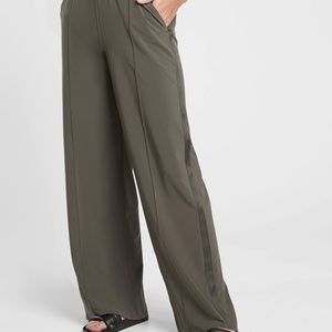 Athleta Nolita Wide Legged Pants olive green size 6